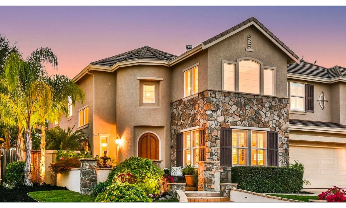 Concord House | Vibrant Pool Home + Bonus Room – Perfect for Group