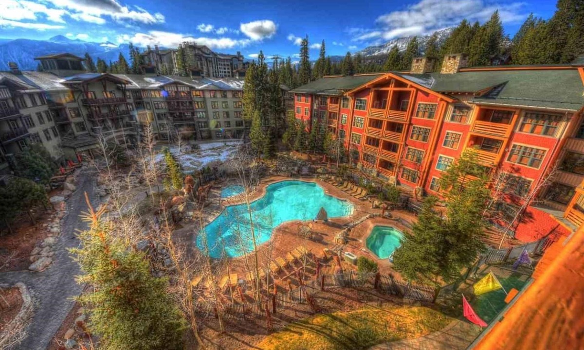Mammoth Lakes Condo | Village Lodge 800 Reviews, 60" Smart 4kHDTV, Exquisite.