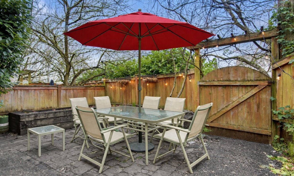Atlantic House | Walk to Lightrail + close to Stadium & Cruise + Modern 4BR 3.5Bath Townhome