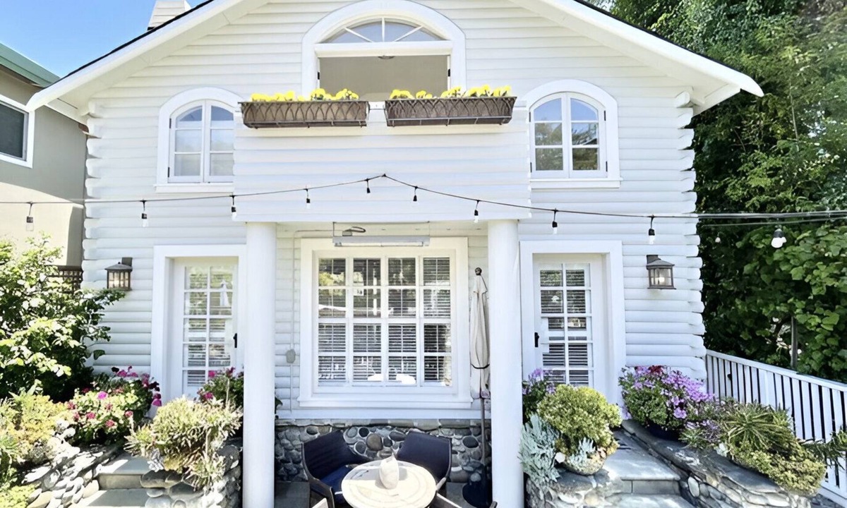 Capitola House | Waterfront Riverhouse Private dock, 2‑min beach walk, FP, BBQ, Prking, Laundry