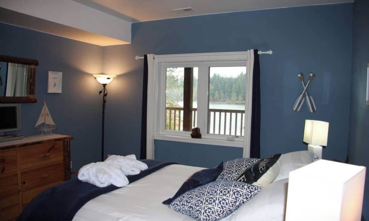 Eatonville House | Welcome! Create your own Lakeside Memories on Lake Tanwax