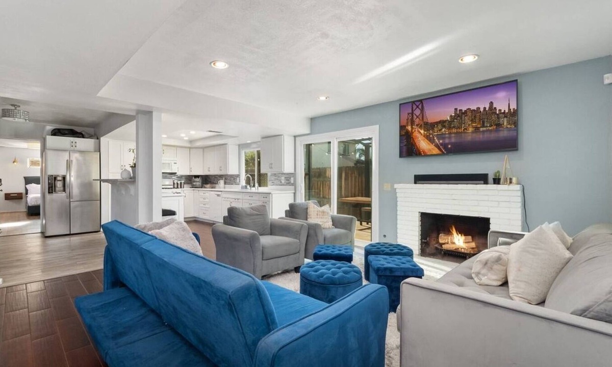 Redlands House | Welcome to Heidi House – Main Residence, a spacious 4-bedroom home designed for both short and extended stays in Redlands. With a dedicated office, fast Wi-Fi, a fully equipped kitchen, and a private backyard, this home is ideal for families.