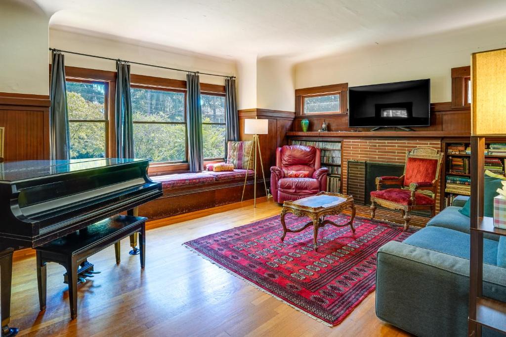 Elmwood House | WFH-Friendly Berkeley Home < 2 Mi to University!