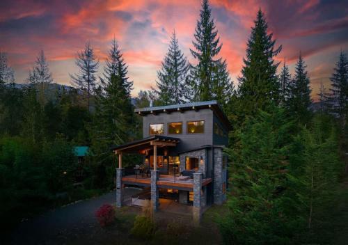 Glacier Ski Chalet | Whistler Peak Lodge