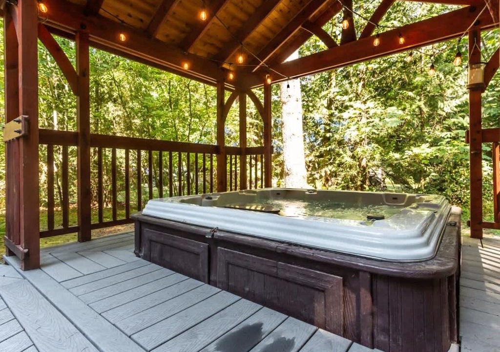 Glacier House | Wild Goose Lodge