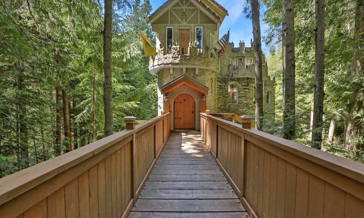 Sedro-Woolley House | Wiseman Castle- Beautiful Waterfalls!