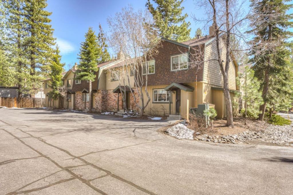 Lake Forest House | Wonderful year-round escape near skiing & lake with pool hot tub & deck