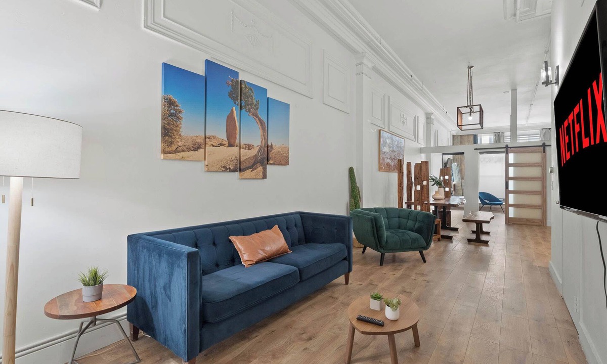 Gaslamp Quarter Apartment | Woolworth Loft – Gaslamp 4BR Downtown Pad w/Tub