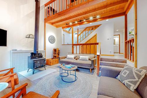 Warnick House | Year-Round Adventure! 'Glacier Getaway' in Deming