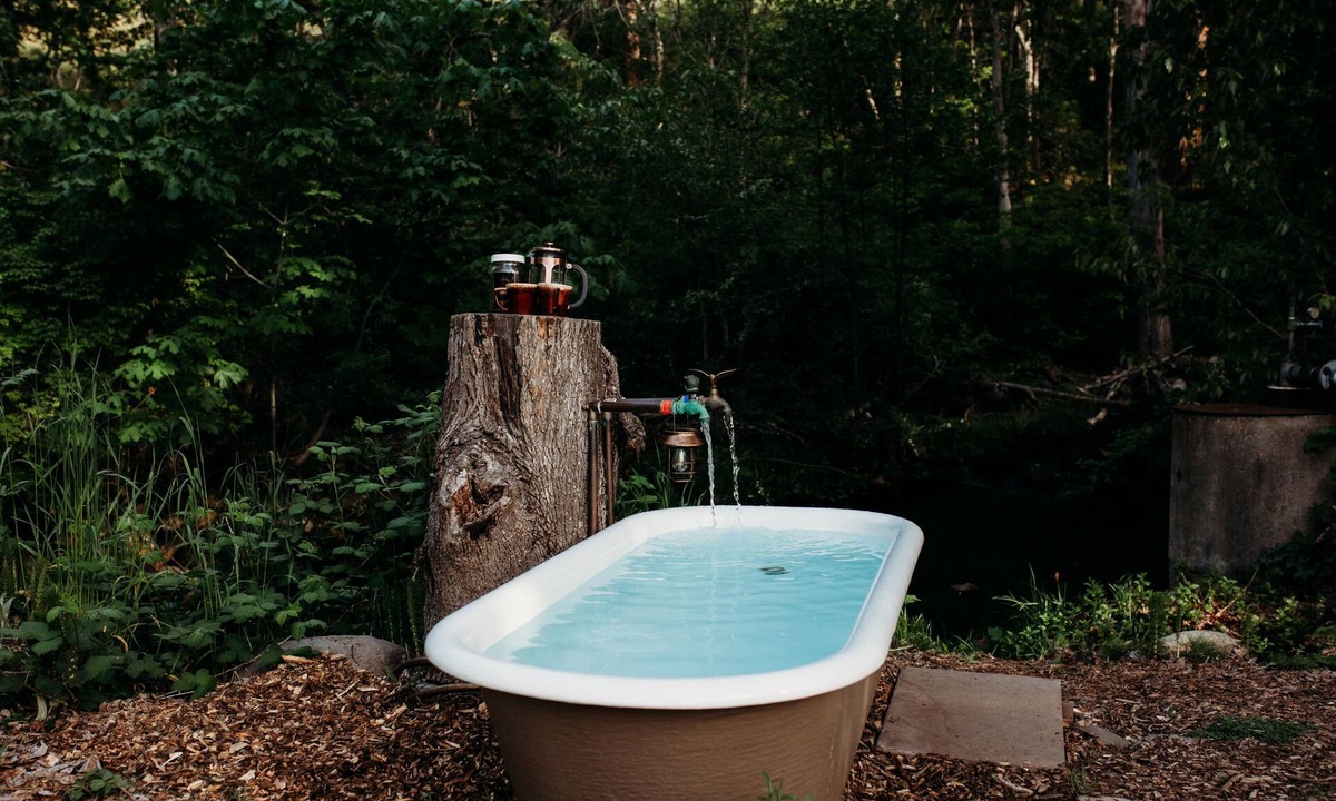 The Dalles Cabin | Year-round glamping retreat on a 50-acre Oregon farm. Hot soaking bathtub 10 ft from flowing creek, heated bed, alpacas, fresh eggs, no road noise, ultimate privacy. 90 min from Portland. No Extra Fees!
