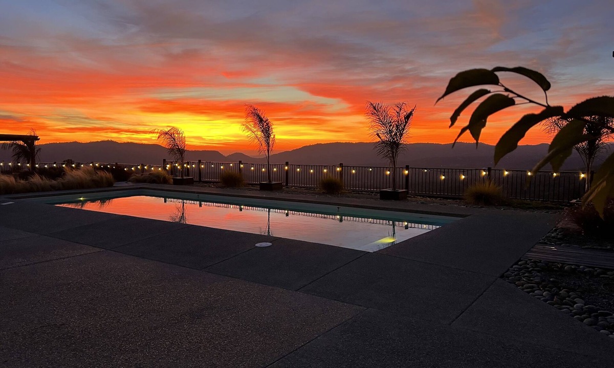 Oakhurst Villa | Yosemite South Gate Villa. Breathtaking views sunrise to sunset. Epic pool area.