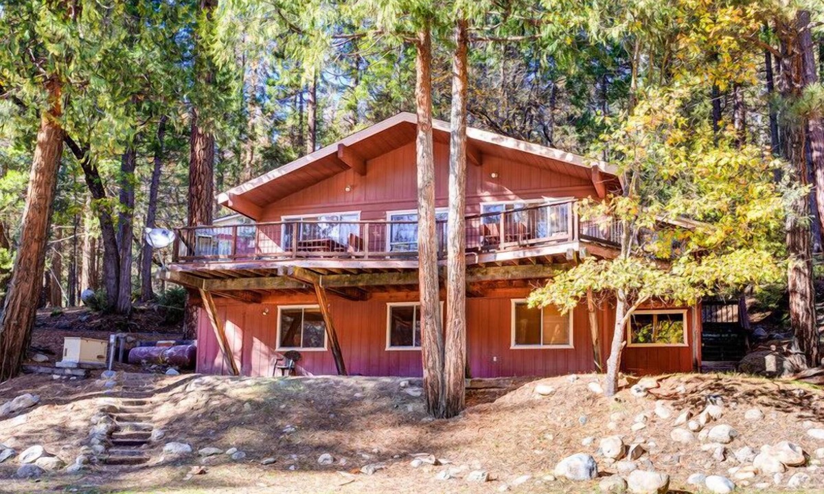 North Wawona Cabin | Yosemite's Riverfront Retreat