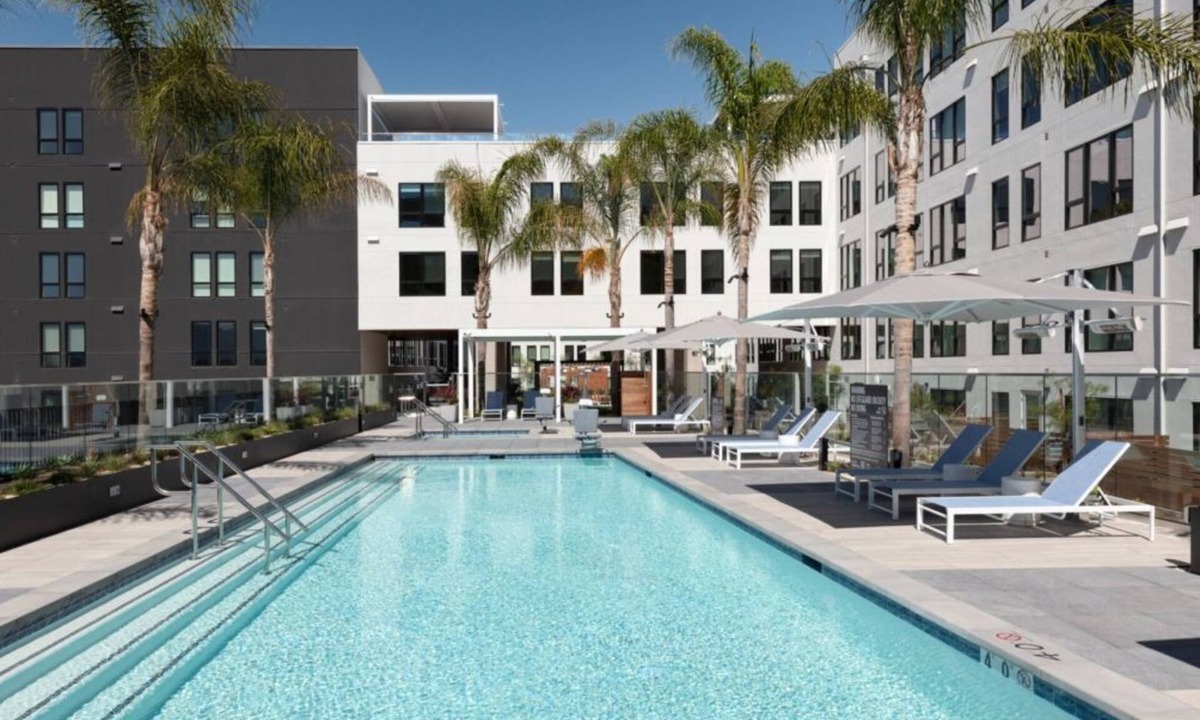 Menlo Park Condo | Your 1BR Escape with Pool, Gym & BBQ Awaits at Vasara