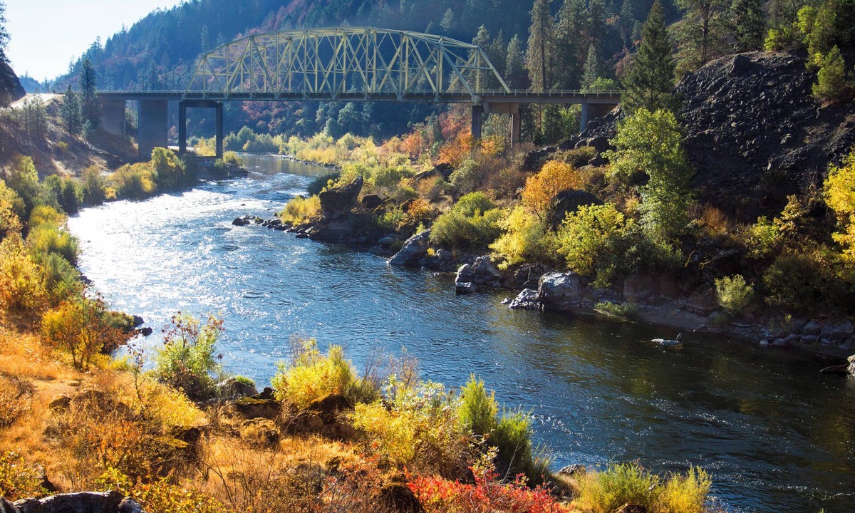 Grants Pass Hotel | Your Home Away From Home! 4 Amazing Units, Close to Rogue River. Free Parking!