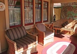 329CA: Quaint Cottage in Avalon, Arts & Crafts Style, Charming Front Porch, A/C in Avalon