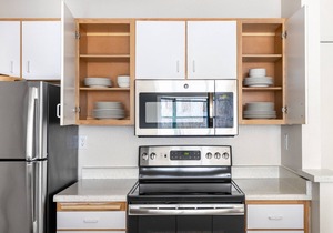 Bright South Beach 2BR w/Pool, Spa, nr. Muni Lightrail, by Blueground
