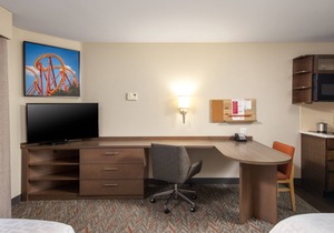 Pets Allowed! Minutes from Disneyland! Two Great Studio Suites, Pool, BBQ, Gym