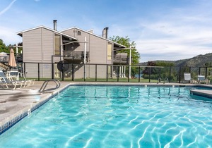Yacinde C4 Waterfront Condo with Loft, Sleeps 6