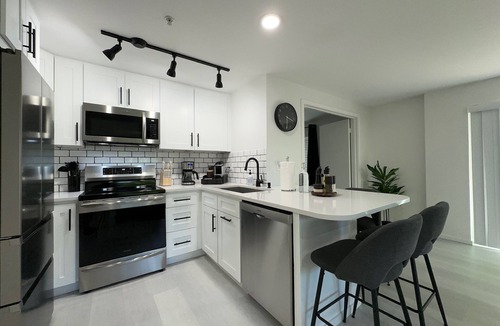 Belltown Condo | 0.3 Miles to Space Needle! 2Br/2Ba Belltown Condo w/Free Garage Parking + AC