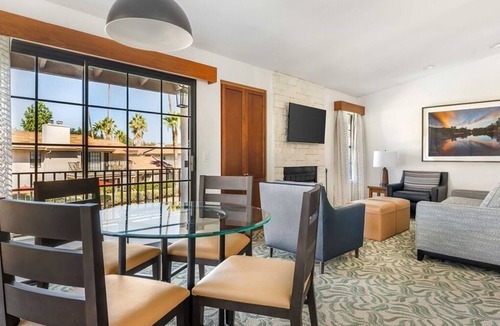 San Diego Country Estates Condo | 1 BDRM RIVIERA OAKS RESORT & RACQUET CLUB- 2 INDOOR POOLS, 10 TENNIS COURTS, SPA