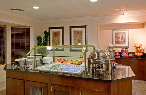 Palmdale Apartment | 1-Bedroom Queen Suite w/Full Kitchen, Palmdale