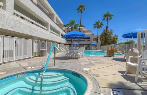 Warm Sands Apartment | 1 Full Bed | ADA/RI Shower/Mini Fridge