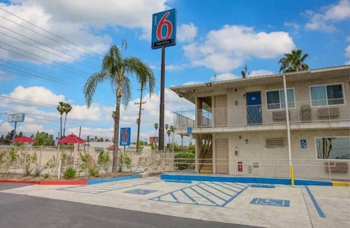 San Bernardino Apartment | 1 Full Bed|ADA/RI Shower/Deluxe