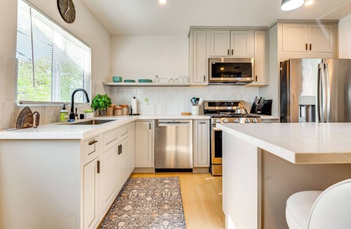 North Central House | 1 Mi to Rose Bowl! Updated Home w/Furnished Deck