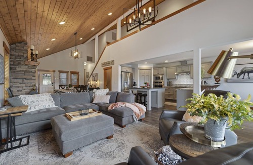 Ronald House | 1 PM Check In/Out+Summer Pool Access-6BD/6BA Compound/Spa
