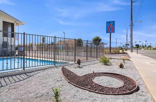 Moreno Valley Apartment | 1 Queen Bed|Smoking,Micfridge