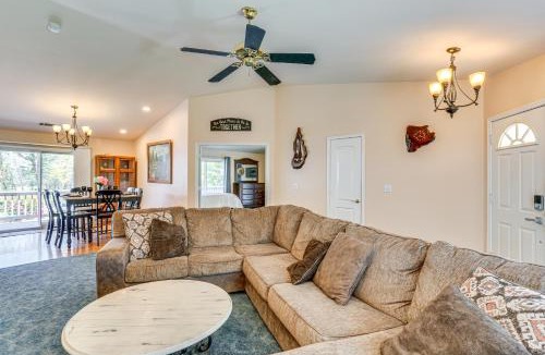 Happy Valley House | 10 Mi to Redding: Serene Escape w/Spacious Yard!