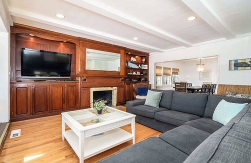 Balboa Peninsula House | 1002 E. Oceanfront | Biggest Oceanfront in Newport Sleeps 20