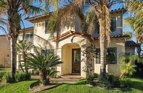 Lake Balboa House | 101 Luxurious Home near Universal Studios Pool/Spa