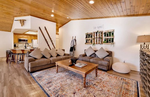 Upper Moonridge Cabin | 191 m² Cabin ∙ 4 bedrooms ∙ 10 guests