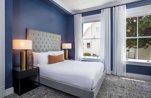 Sausalito Hotel | 2-Bedroom Suite at a 4.5⭐️ Hotel