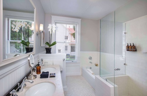 Sausalito Hotel | 2-Bedroom Suite at a 4.5⭐️ Hotel