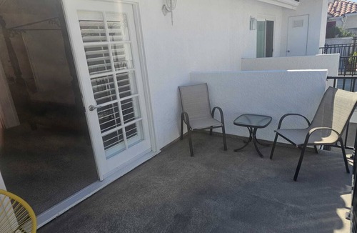 Inglewood House | 2-bedroom townhome in fabulous Inglewood with AC and comfort