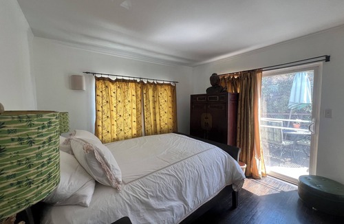 Mid City House | 2-bedroom townhome in lovely Los Angeles with AC