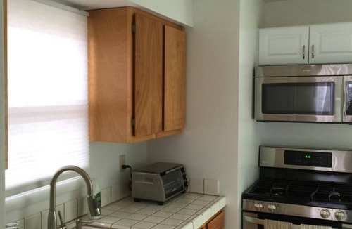 Central Sacramento House | 2 BR/1 Bath East Sac Guest House Near Downtown & Midtown