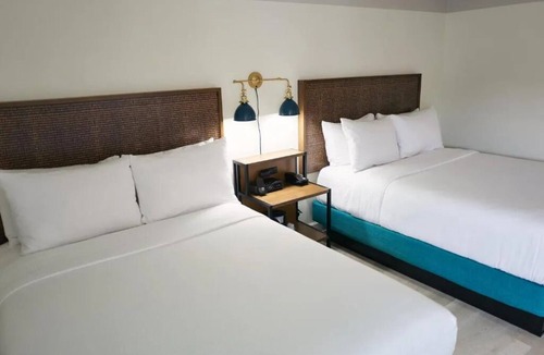 Downtown San Francisco Hotel | 2 Contemporary Units with Heated Pools & Easy Access to San Francisco Sites