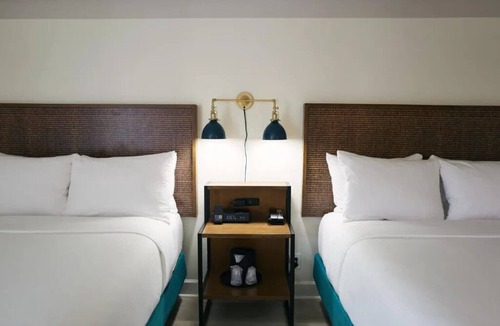 Downtown San Francisco Hotel | 2 Contemporary Units with Heated Pools & Easy Access to San Francisco Sites