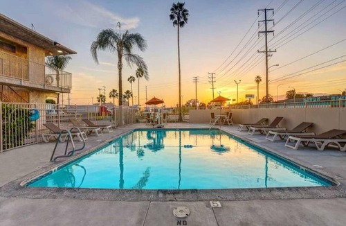 San Bernardino Apartment | 2 Full Bed|Non-Smoking, Mini Fridge
