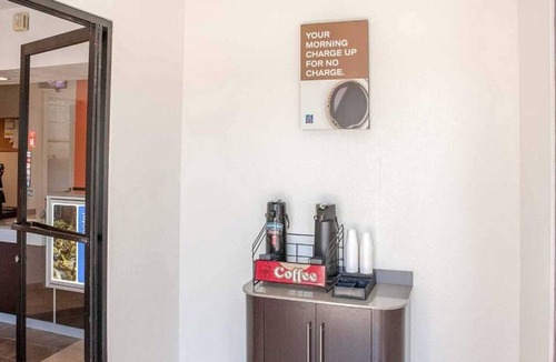 Ukiah Apartment | 2 Full Beds | Mini Fridge
