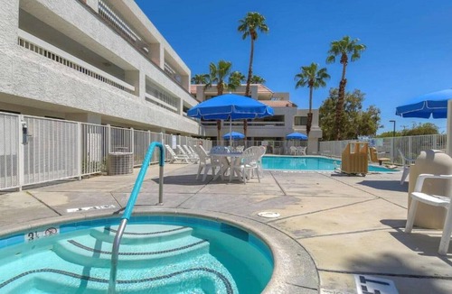 Warm Sands Apartment | 2 Full Beds | Mini Fridge