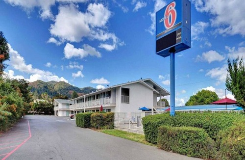 Ukiah Apartment | 2 Full Beds|Non Smoking