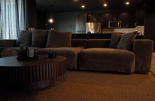Visalia House | 2 king bed + queen bunk room,EV charging, outdoor lounge under string lights