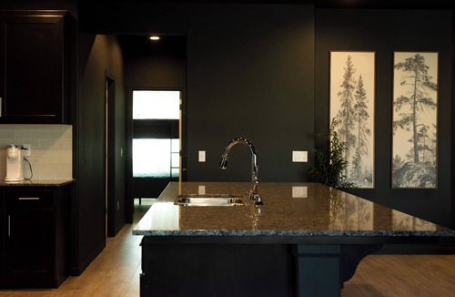 Visalia House | 2 king bed + queen bunk room,EV charging, outdoor lounge under string lights