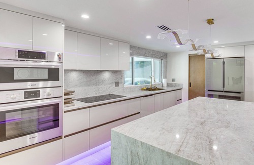 Granada Hills South House | < 2 Mi to CSUN! High-End Retreat w/Outdoor Oasis