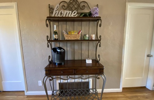 Reno/Tahoe Airport House | 2 MILES FROM DOWNTOWN RENO, THIS OLD SOUTHWEST COTTAGE HOSTS UP TO 5 PEOPLE