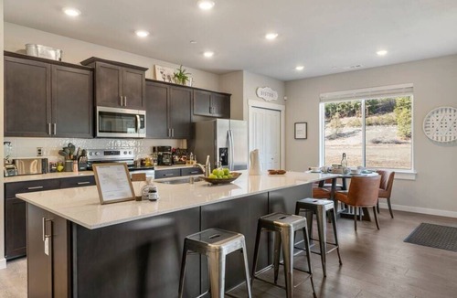 Cle Elum House | 2 Mins to Cattle Barn l Hot Tub l Bbq Grill